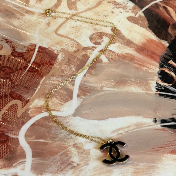 Back in stock! Authentic Chanel Hardware Necklace - Picture 1 of 2